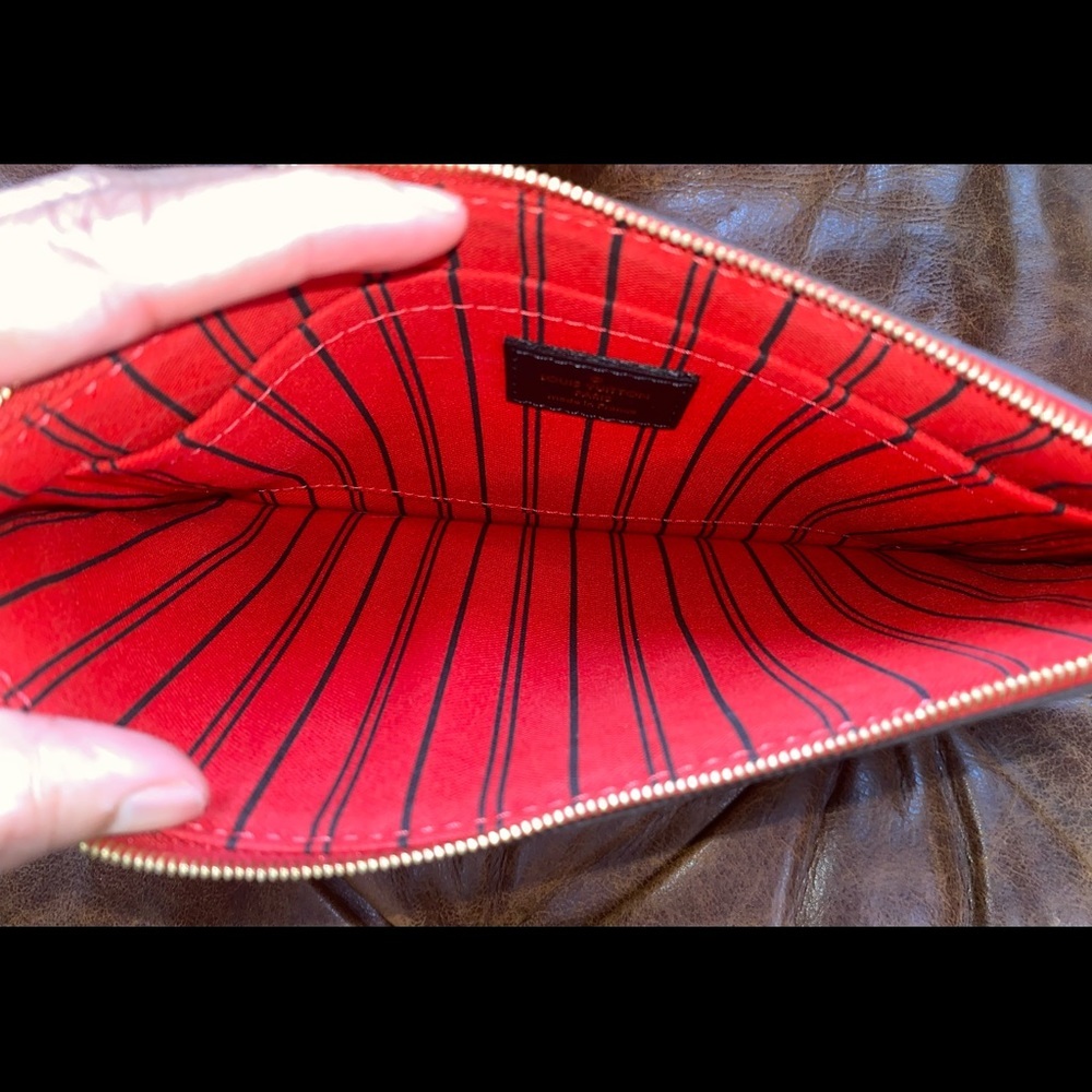 Lv Limited  edition Wrislet - Picture 14 of 15